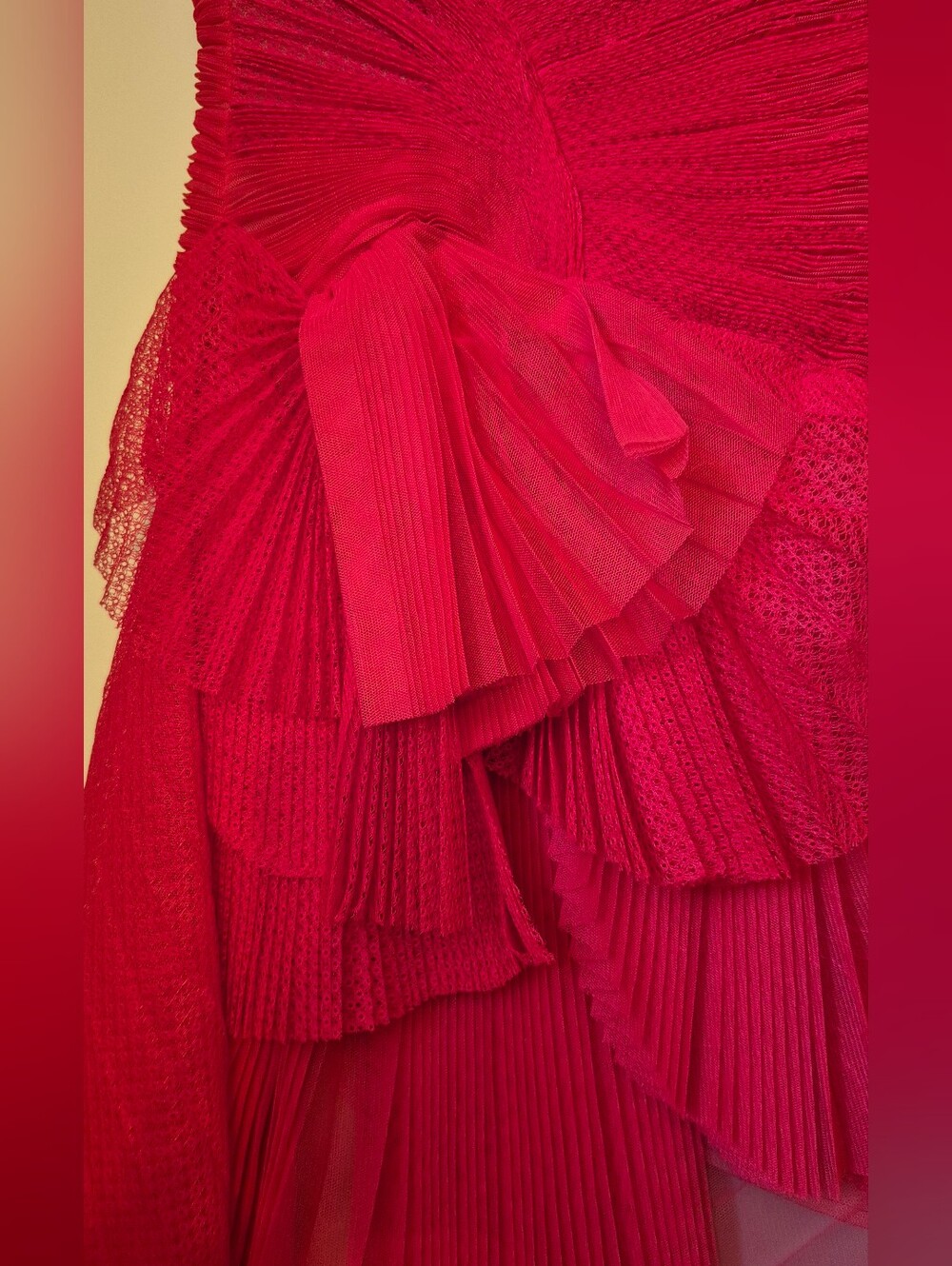 BCBGMAXAZRIA Runway The Coquette Red Berry Strapless Pleated Plisse Dress Size 4 - Picture 5 of 7
